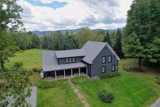 9FR Renovated home with beautiful views, large yard, dogs welcome! - 0