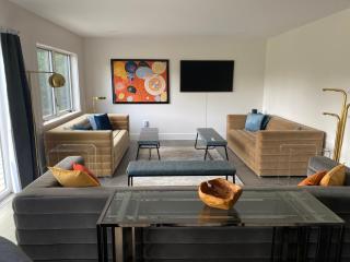 9FR Renovated home with beautiful views, large yard, dogs welcome! - 7