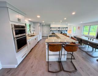 9FR Renovated home with beautiful views, large yard, dogs welcome! - 6