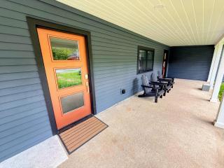 9FR Renovated home with beautiful views, large yard, dogs welcome! - 4