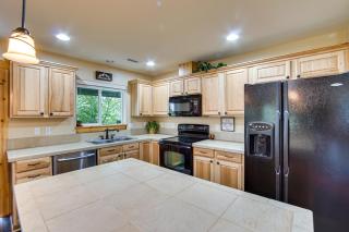 Cozy Ronald Retreat with Community Amenities! - 2