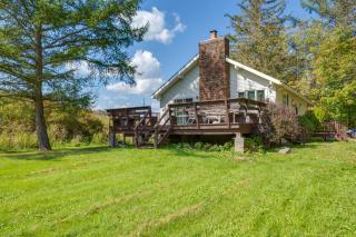 Hunter Hideaway with Yard and Deck 3 Mi to Ski Slopes - 5