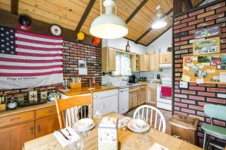 Hunter Hideaway with Yard and Deck 3 Mi to Ski Slopes - 1