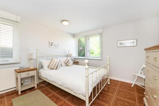 Tamarisk Cottage, East Wittering - 6