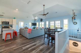 C9431 Sea Stars - Canalfront, 4X4 Area, Boat Ramp, Dock! - 0