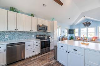 C9431 Sea Stars - Canalfront, 4X4 Area, Boat Ramp, Dock! - 1