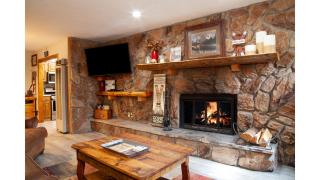 Claim Jumper A-Frame 3 - WiFi - Cable - Hot Tub - Washer - Dryer - Wood Burning Fireplace - 8