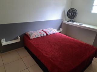 Quarto confortável com armário smart tv e ventilador - 0