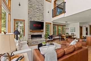 2 Homes Sleeps 22 Sauna Hot Tub Fire Pit - 8