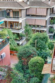 Modern Vatican Apartment with Panoramic Balcony Sleeps 8 by QuintoPiano - 7