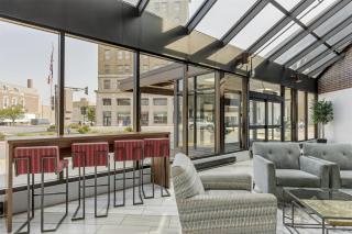 Executive Residency by Best Western Waterloo & Cedar Falls - 1