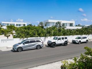 White Villas - Romantic Getaway - Oceanside Large Modern Studio with Pool, 500ft from Long Bay Beach - Long Bay Hills - 9