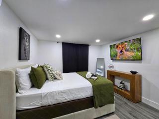 The Executive Landing , 1BR, 7 TPA Airport, AC, Free Pkng, Wine, Fast Wi-Fi - 4