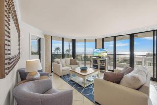Stylish beachfront condo with spa/pool and ocean views - 9