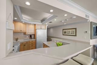 Stylish beachfront condo with spa/pool and ocean views - 1