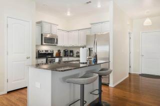 Bubbly Blue-Monthly Rental-3 Mi to UofA & Downtown - 1