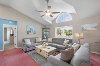 Quiet waterfront home with pool, dock and bicycles - 8