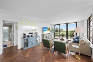 Beachfront condo with two balconies, pool and tennis - 2