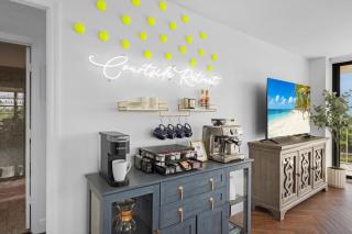 Beachfront condo with two balconies, pool and tennis - 5
