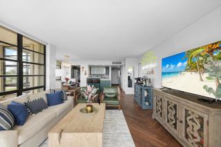 Beachfront condo with two balconies, pool and tennis - 1