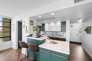 Beachfront condo with two balconies, pool and tennis - 8