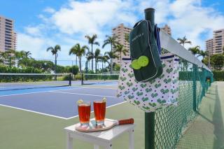 Beachfront condo with two balconies, pool and tennis - 9