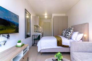 Rosebank Exec Suite 215- closer to Gautrain & Rosebank Mall with Wi-Fi - 7