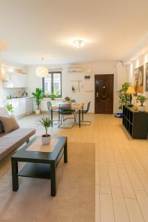 Astoria Central Spacious Apartment - 0