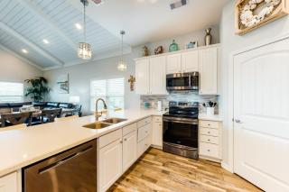 Amazing Gulf Views Large Deck Family Fun - 1