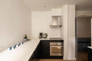 Spacious and Comfortable First-Floor 3BR - 8