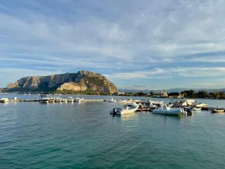 Mondello Sunshine Apartment - 8