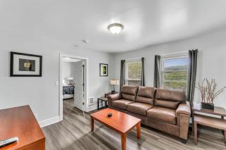 Pitcher's Paradise Apt 3 All Star Baseball Rentals - 7