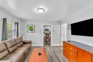 Pitcher's Paradise Apt 3 All Star Baseball Rentals - 6