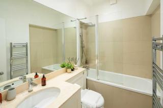 Excellent location, ideal for families, modern and comfortable apartment in London United Kingdom - 5