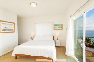 Exquisite Oceanview! by OceanviewHotTubs Oceanfront! Shelter Cove, CA Tesla EV station - 7