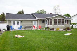 Canalside Cottage 3BR Lake Access Dock Fire Pit - 7