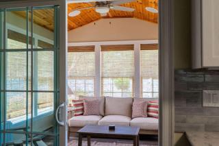 Canalside Cottage 3BR Lake Access Dock Fire Pit - 2