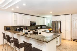 2 Bdrm Pool Marina View at The Yacht Club E12 - 5