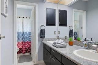 Luxury vacation house with Private Pool & Jaccuzi Close to SeaWorld Alamo and River Walk - 4