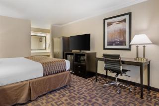 Best Western PLUS Inn of Hayward - 2