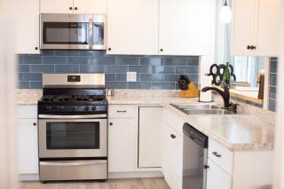 Cityside Escape Spacious with Game Room & Fire Pit - 7