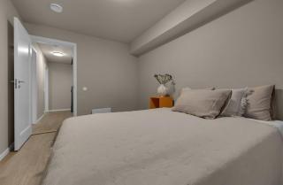 Magnificent Home with a View in Focus - 6
