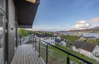Magnificent Home with a View in Focus - 5