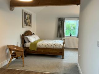 PEAK DISTRICT ROMANTIC Courtyard Loft, with Outdoor Japanese Whirlpool Bath - 1
