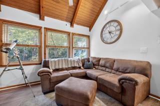 Mountain Escape with Games & Stargazing cabin - 1