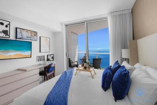 Hollywood Oceanfront Apt - 1