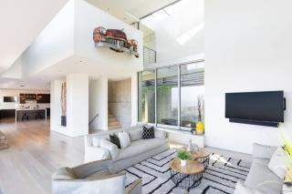 Modern Villa Hollywood Hills Sanctuary - 3