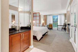 Mgm 1 Bedroom Balcony And Or Studio Luxury Suites - 2