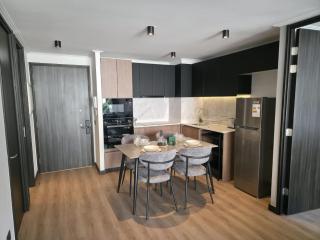 Parkside Oasis Luxe 2BR Retreat w Pool BBQ & Gym Access - 0