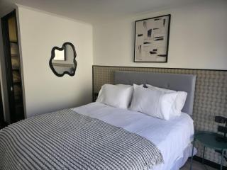 Parkside Oasis Luxe 2BR Retreat w Pool BBQ & Gym Access - 6